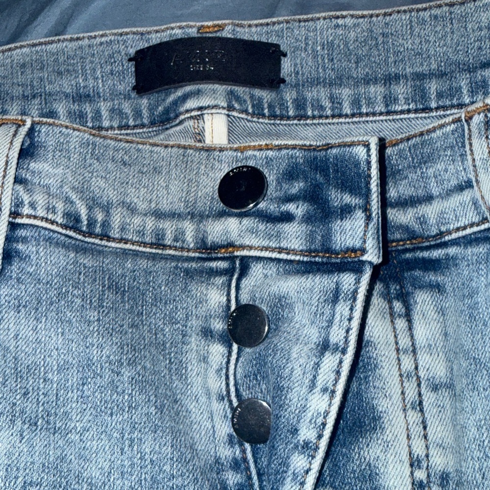 Trendy Ripped Light Blue Jeans - Picture 3 of 3